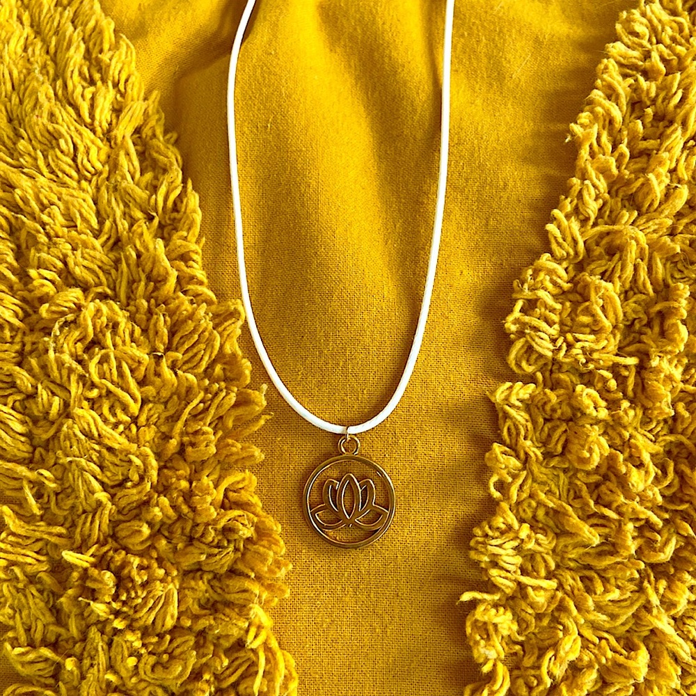 NEW !! Lotus Flower 
Made with Love By Seller 
Real Leather Rope Neclace
